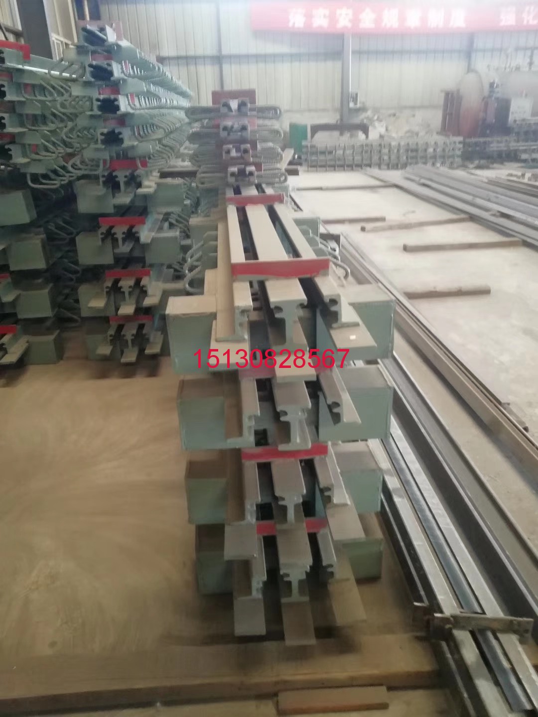 橡塑*標(biāo)橋梁伸縮縫 模數(shù)式橋梁伸縮縫生產(chǎn)**